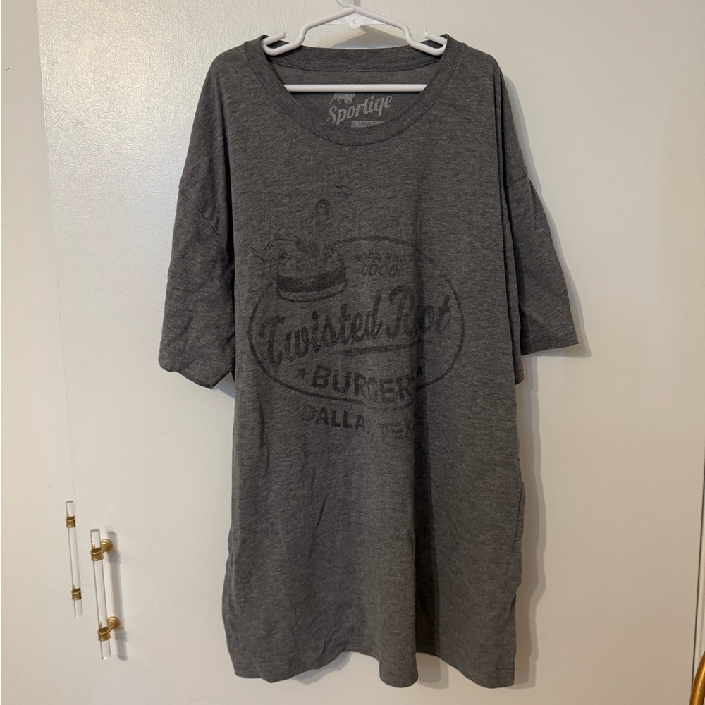 Dallas Twisted Root Burger Large Super Soft Gray Tshirt